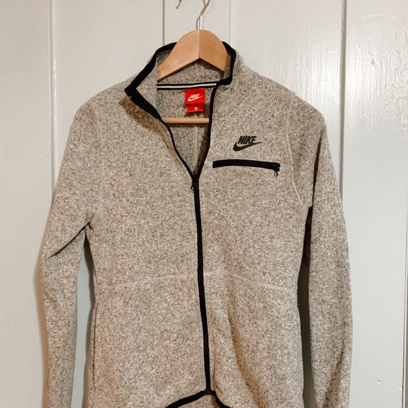 Nike Women’s Fleece Jacket - Picture 3 of 3